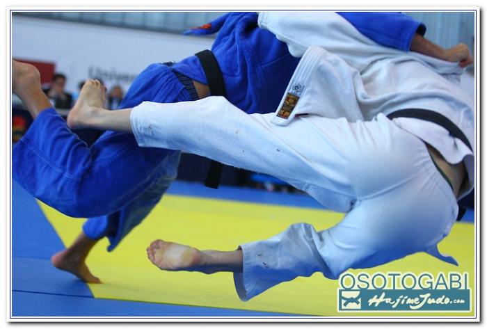 CEU2011 200045